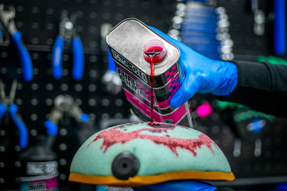 Muc-Off 20156 - Olej do nasączania gąbkowych filtrów powietrza - 1l